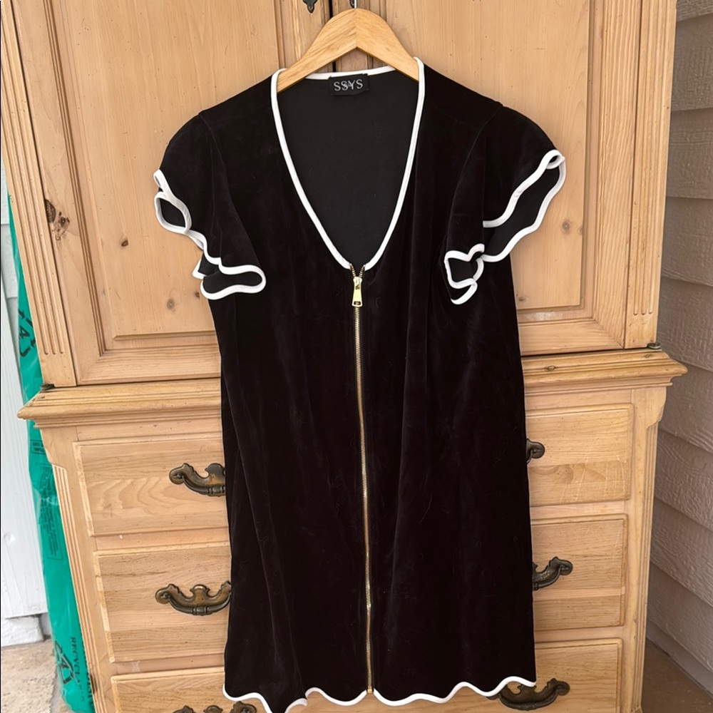 NWOT Black Velour Get Ready Robe with White Trim